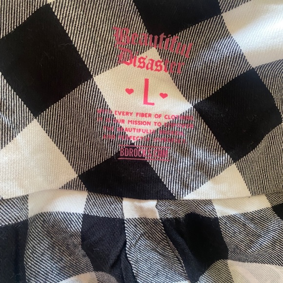 COPY - Beautiful Disaster black/white/pink flannel - Picture 5 of 5